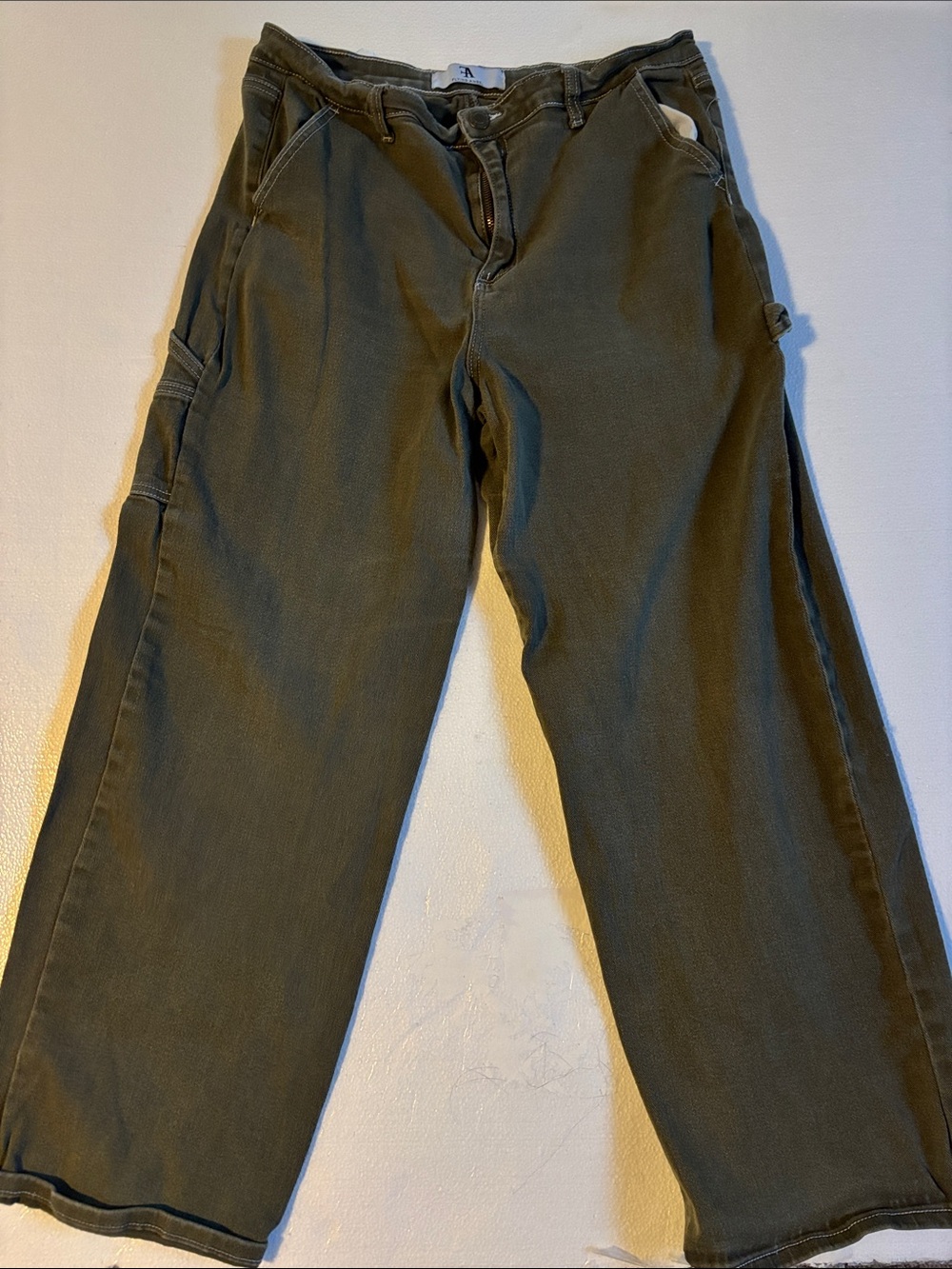 Relaxed Olive Cargo Pants with Multi-Pocket Utility